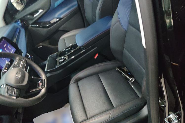 Used Chevrolet Equinox Plus 2024 102km RS Ultimate Edition Left Front Seat
