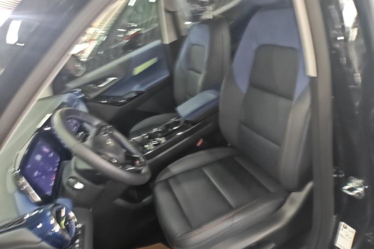 Used Chevrolet Equinox Plus 2024 102km RS Ultimate Edition Left Front Seat