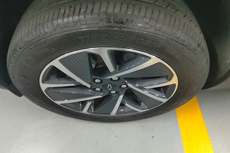 Used Chevrolet Equinox Plus 2024 102km RS Ultimate Edition Left Front Wheel Hub