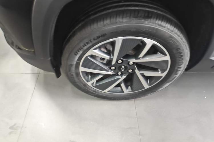 Used Chevrolet Equinox Plus 2024 102km RS Ultimate Edition Left Front Wheel Hub