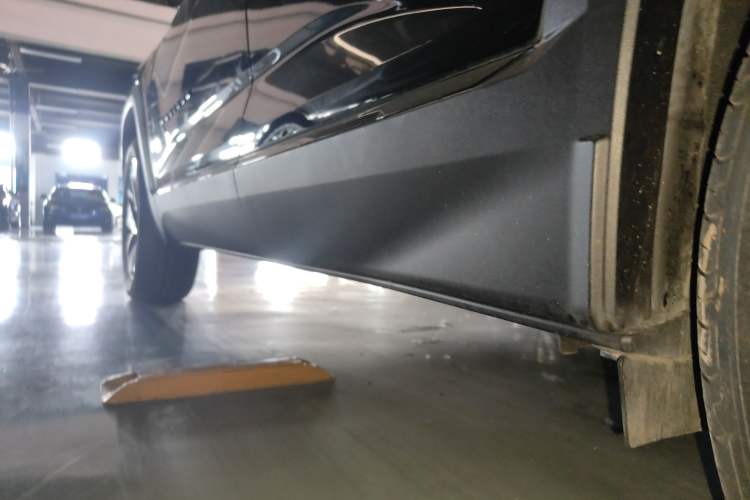 Used Chevrolet Equinox Plus 2024 102km RS Ultimate Edition Left Side Sill