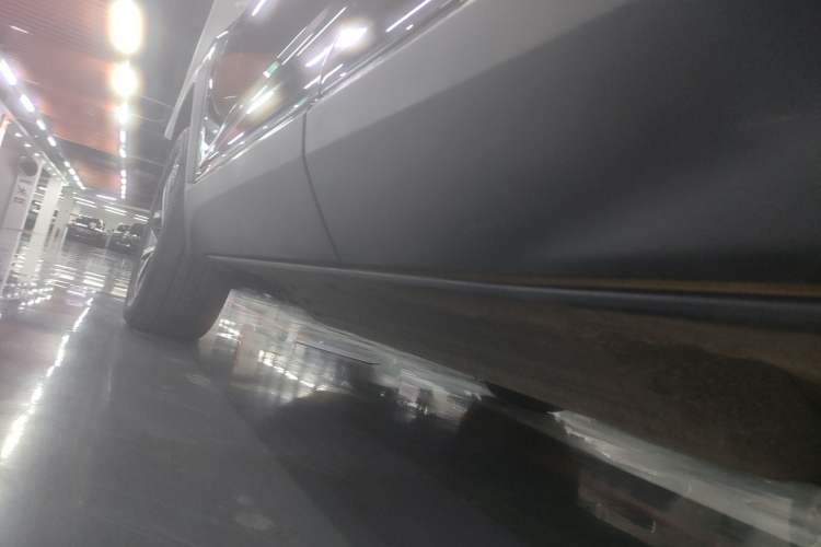 Used Chevrolet Equinox Plus 2024 102km RS Ultimate Edition Left Side Sill