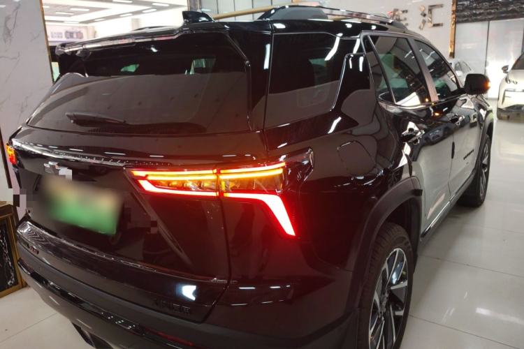 Used Chevrolet Equinox Plus 2024 102km RS Ultimate Edition Rear Right 45 Deg