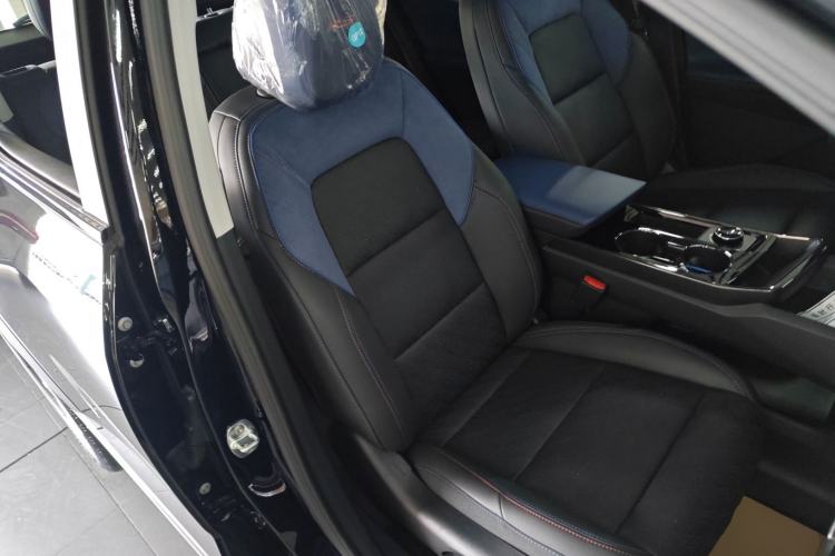 Used Chevrolet Equinox Plus 2024 102km RS Ultimate Edition Right Front Seat