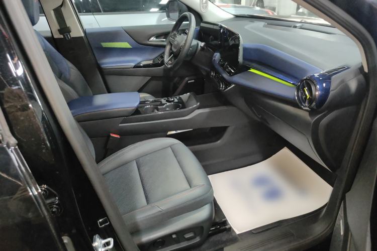 Used Chevrolet Equinox Plus 2024 102km RS Ultimate Edition Right Front Seat