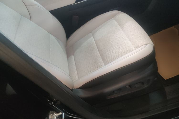 Used Chevrolet Equinox Plus 2024 102km RS Ultimate Edition Right Front Seat