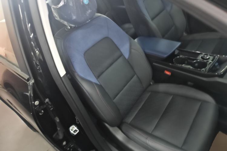 Used Chevrolet Equinox Plus 2024 102km RS Ultimate Edition Right Front Seat