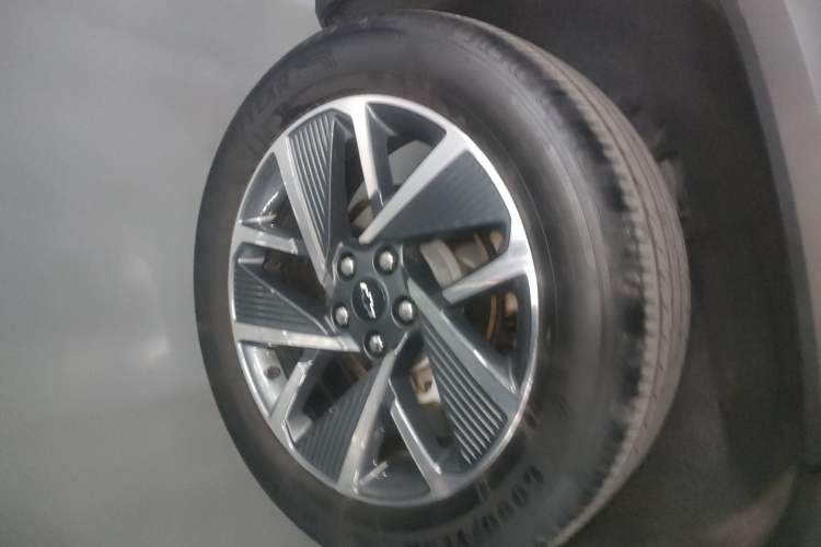 Used Chevrolet Equinox Plus 2024 102km RS Ultimate Edition Right Rear Wheel Hub