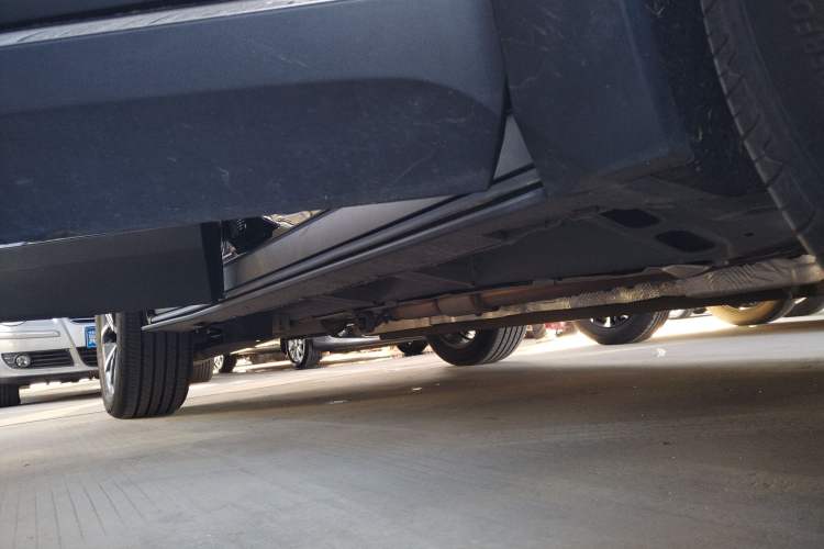 Used Chevrolet Equinox Plus 2024 155km ACTIV Ultimate Edition Right Side Sill