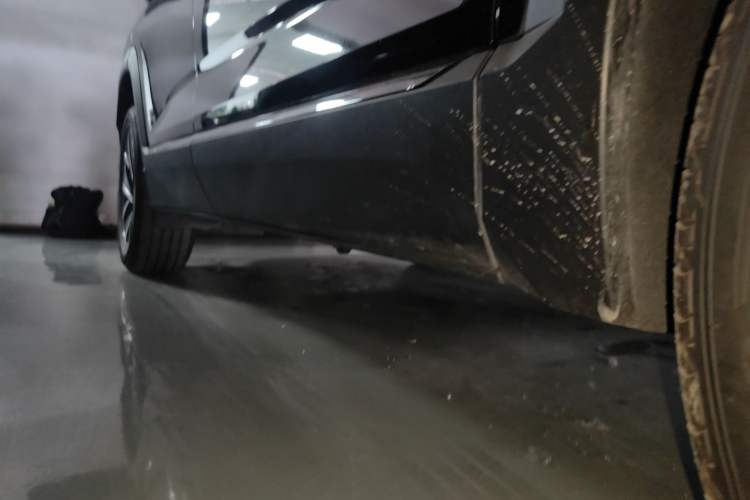 Used Chevrolet Equinox Plus 2024 102km RS Ultimate Edition Right Side Sill