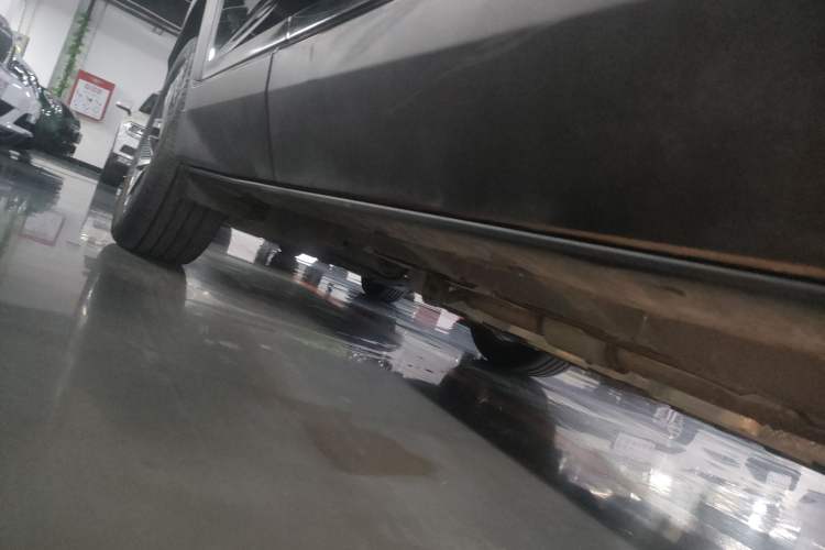Used Chevrolet Equinox Plus 2024 102km RS Ultimate Edition Right Side Sill