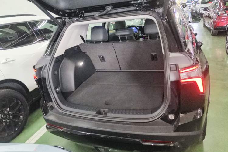 Used Chevrolet Equinox Plus 2024 102km RS Ultimate Edition Trunk
