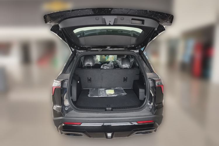 Used Chevrolet Equinox Plus 2024 102km RS Flagship Edition Trunk