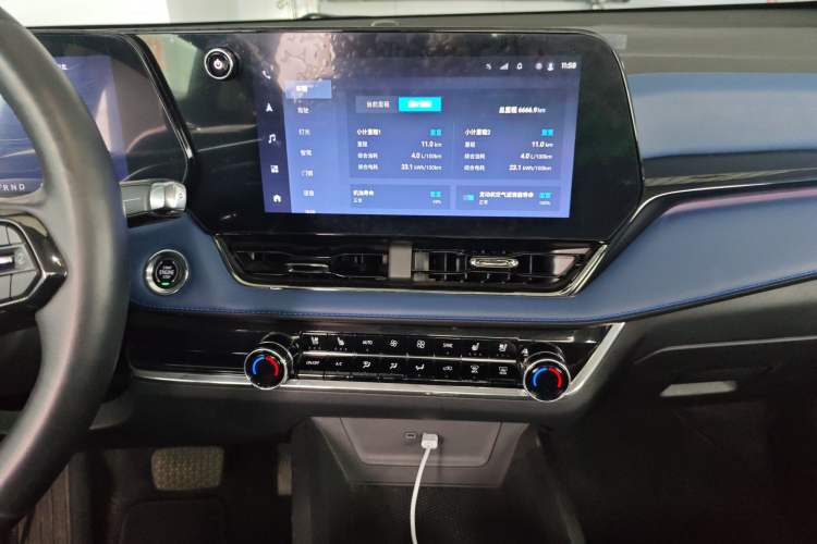 Used Chevrolet Equinox Plus 2024 102km RS Ultimate Edition Audio And AC Panel