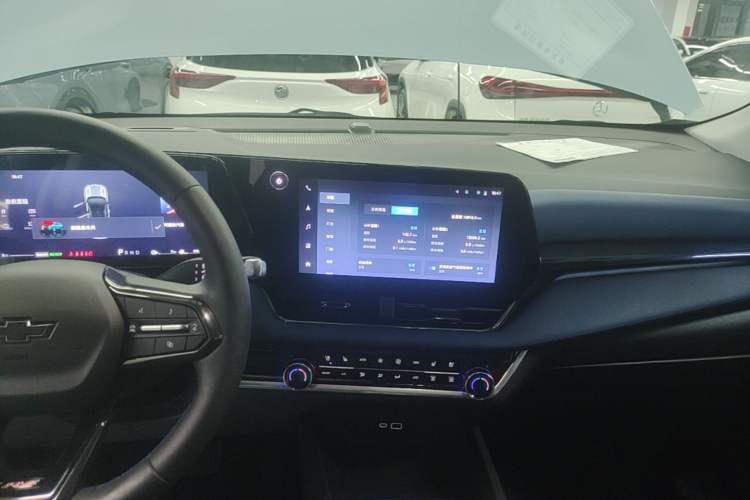 Used Chevrolet Equinox Plus 2024 102km RS Ultimate Edition Audio And AC Panel