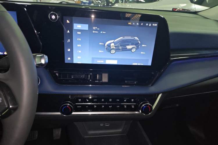 Used Chevrolet Equinox Plus 2024 102km RS Ultimate Edition Audio And AC Panel