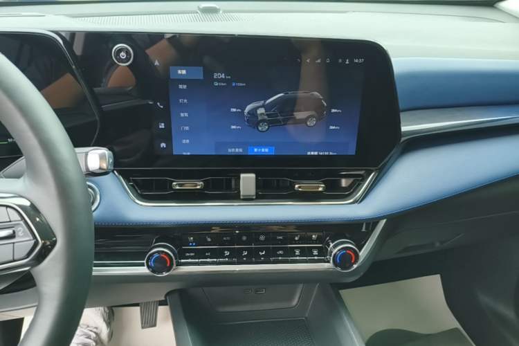 Used Chevrolet Equinox Plus 2024 102km RS Ultimate Edition Audio And AC Panel