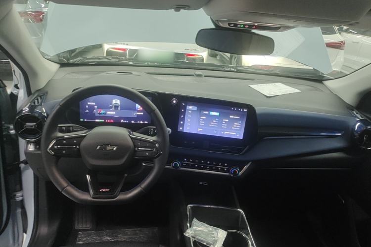 Used Chevrolet Equinox Plus 2024 102km RS Ultimate Edition Center Console