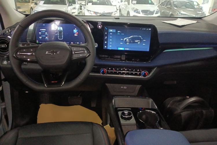 Used Chevrolet Equinox Plus 2024 102km RS Ultimate Edition Center Console