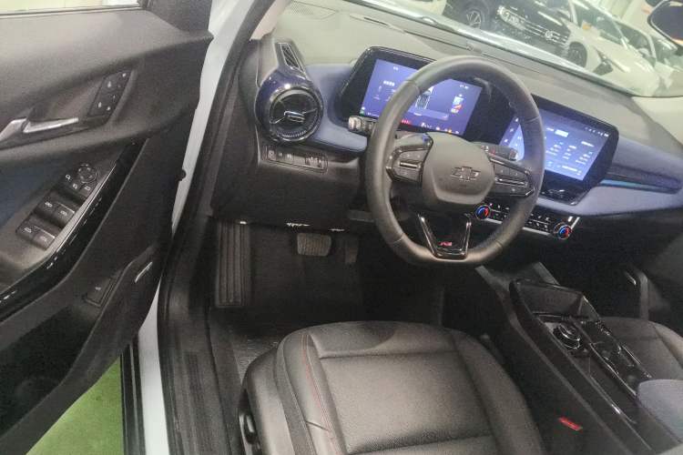 Used Chevrolet Equinox Plus 2024 102km RS Ultimate Edition Driver Seat