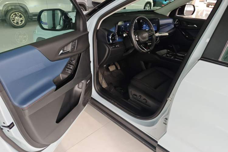 Used Chevrolet Equinox Plus 2024 102km RS Ultimate Edition Driver Seat