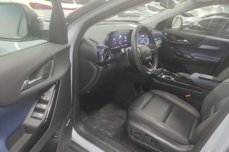 Used Chevrolet Equinox Plus 2024 102km RS Ultimate Edition Driver Seat