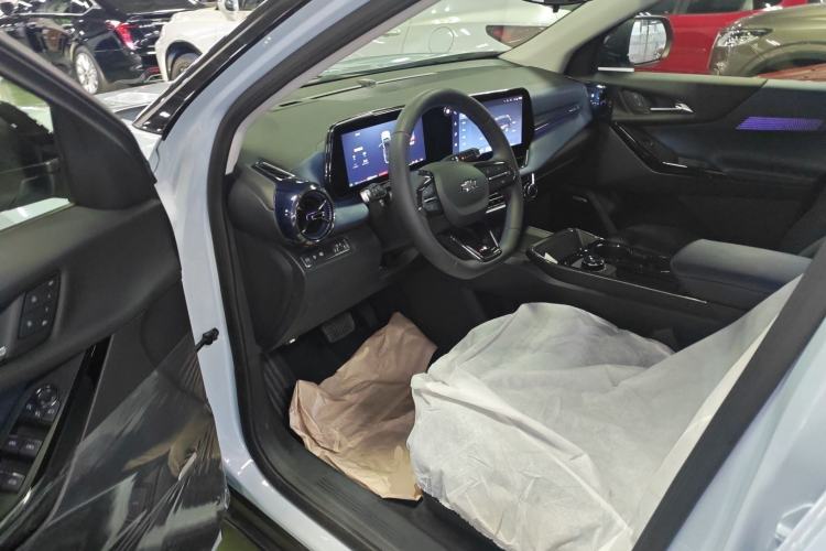 Used Chevrolet Equinox Plus 2024 102km RS Ultimate Edition Driver Seat