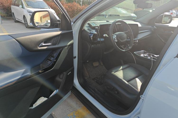 Used Chevrolet Equinox Plus 2024 102km RS Ultimate Edition Driver Seat