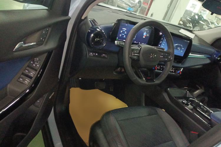 Used Chevrolet Equinox Plus 2024 102km RS Ultimate Edition Driver Seat