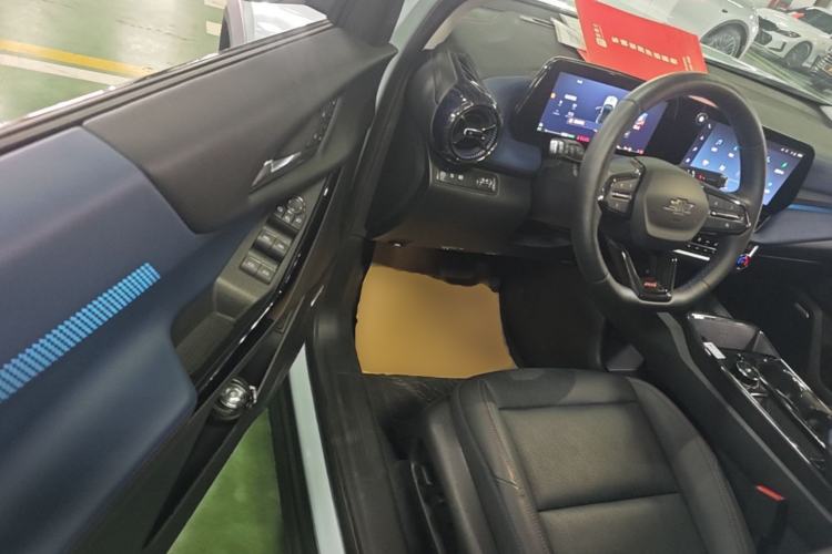 Used Chevrolet Equinox Plus 2024 102km RS Ultimate Edition Driver Seat