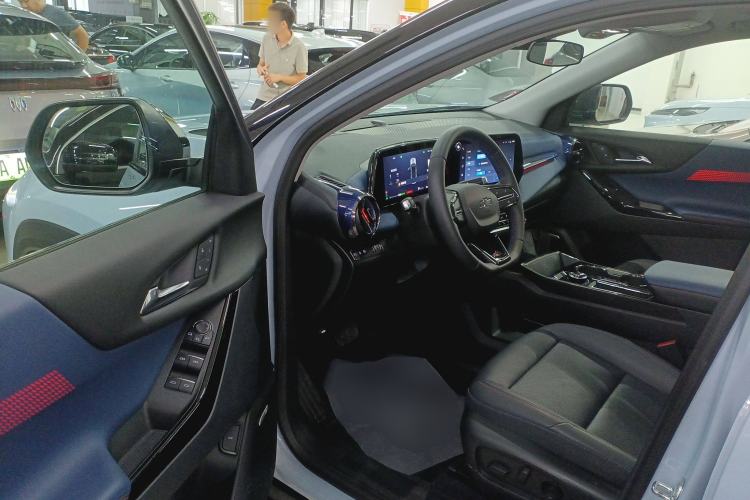 Used Chevrolet Equinox Plus 2024 102km RS Ultimate Edition Driver Seat