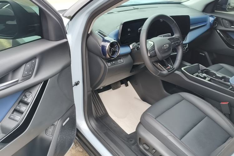 Used Chevrolet Equinox Plus 2024 102km RS Ultimate Edition Driver Seat