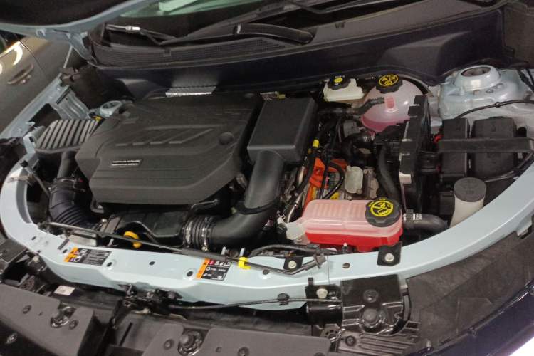 Used Chevrolet Equinox Plus 2024 102km RS Ultimate Edition Engine Bay