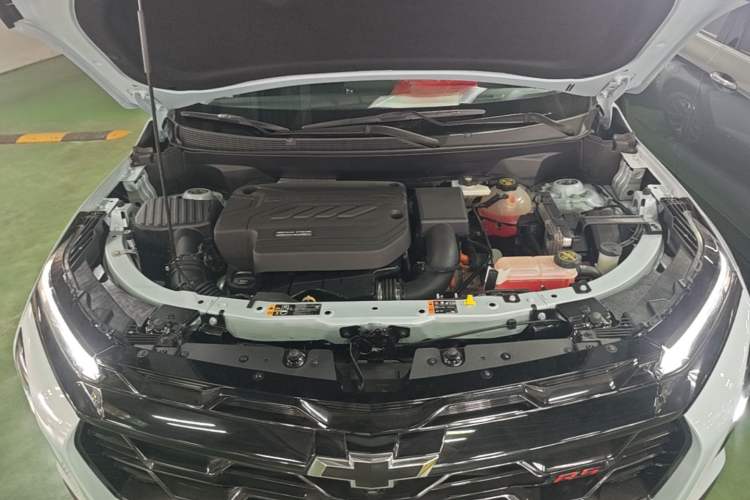 Used Chevrolet Equinox Plus 2024 102km RS Ultimate Edition Engine Bay