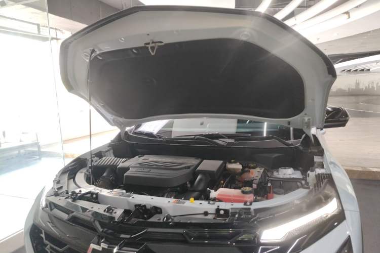 Used Chevrolet Equinox Plus 2024 102km RS Ultimate Edition Engine Bay