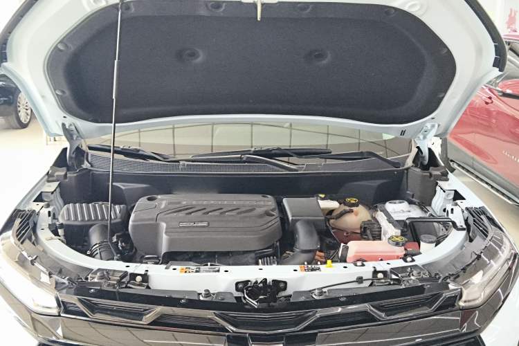 Used Chevrolet Equinox Plus 2024 102km RS Ultimate Edition Engine Bay