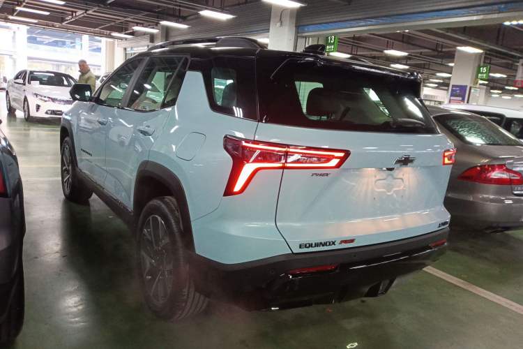 Used Chevrolet Equinox Plus 2024 102km RS Ultimate Edition Exterior 2