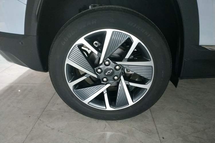 Used Chevrolet Equinox Plus 2024 155km ACTIV Ultimate Edition Exterior 5