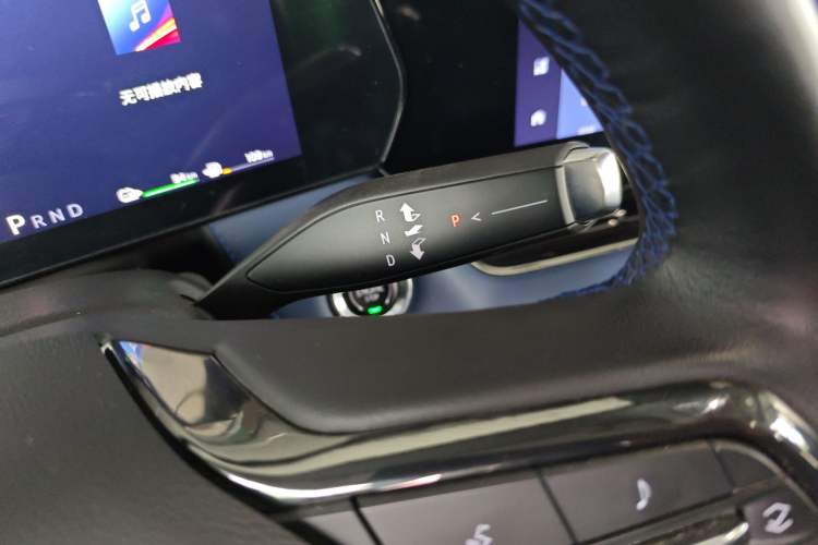 Used Chevrolet Equinox Plus 2024 102km RS Ultimate Edition Gear Lever
