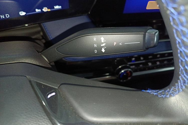 Used Chevrolet Equinox Plus 2024 102km RS Ultimate Edition Gear Lever