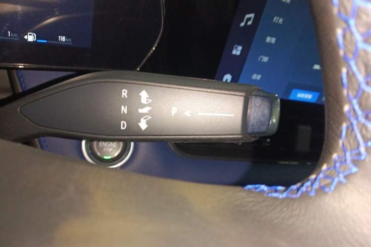 Used Chevrolet Equinox Plus 2024 102km RS Ultimate Edition Gear Lever