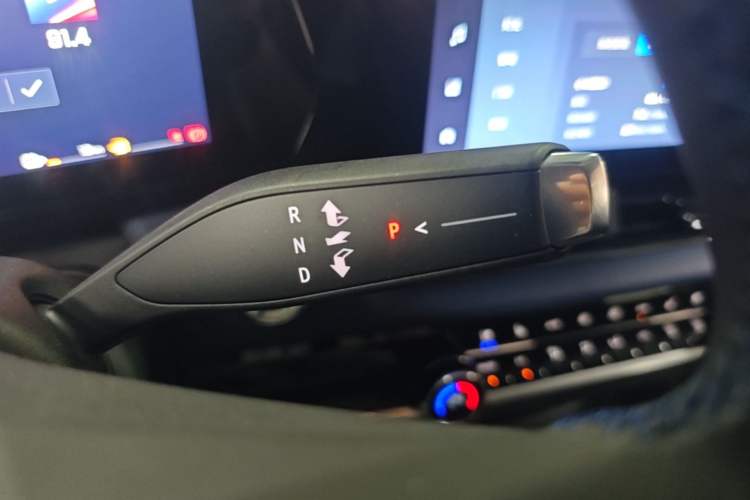 Used Chevrolet Equinox Plus 2024 102km RS Ultimate Edition Gear Lever