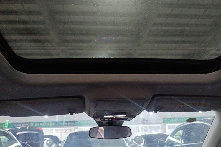 Used Chevrolet Equinox Plus 2024 102km RS Ultimate Edition Headliner