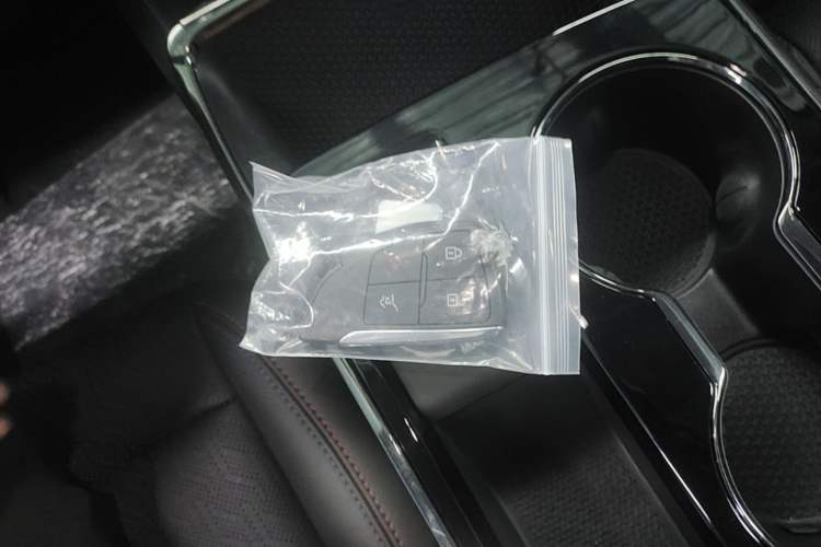 Used Chevrolet Equinox Plus 2024 102km RS Ultimate Edition Interior 1
