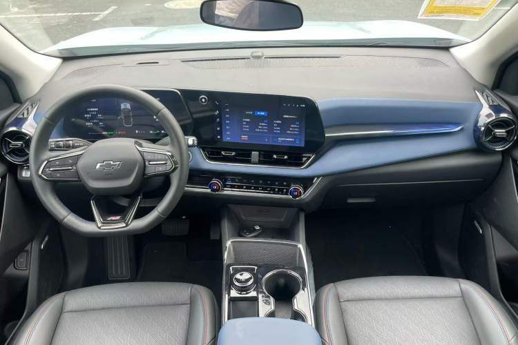 Used Chevrolet Equinox Plus 2024 102km RS Ultimate Edition Interior 1