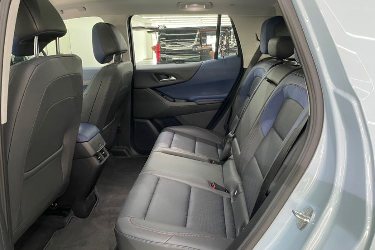 Used Chevrolet Equinox Plus 2024 102km RS Ultimate Edition Interior 11