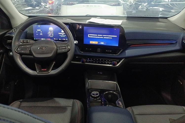 Used Chevrolet Equinox Plus 2024 102km RS Ultimate Edition Interior 2