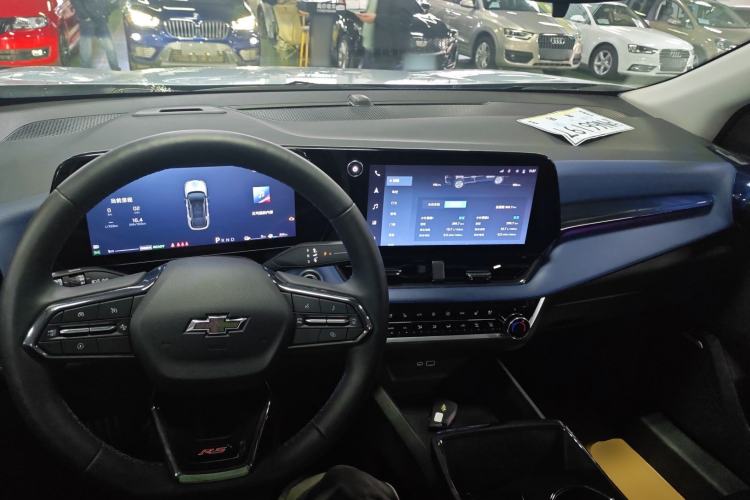 Used Chevrolet Equinox Plus 2024 102km RS Ultimate Edition Interior 2