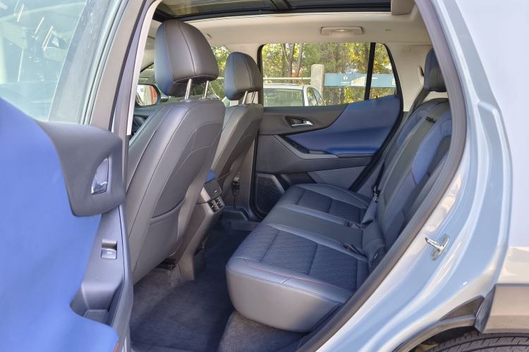 Used Chevrolet Equinox Plus 2024 102km RS Ultimate Edition Interior 3
