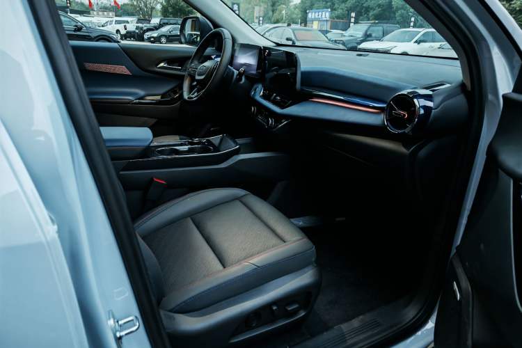 Used Chevrolet Equinox Plus 2024 102km RS Ultimate Edition Interior 3